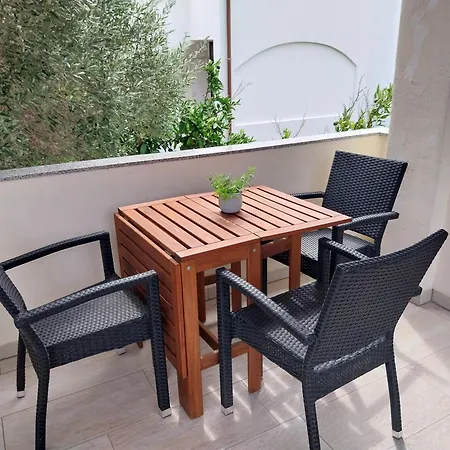 Rab Pandelo Apartmani Banjol Exterior photo